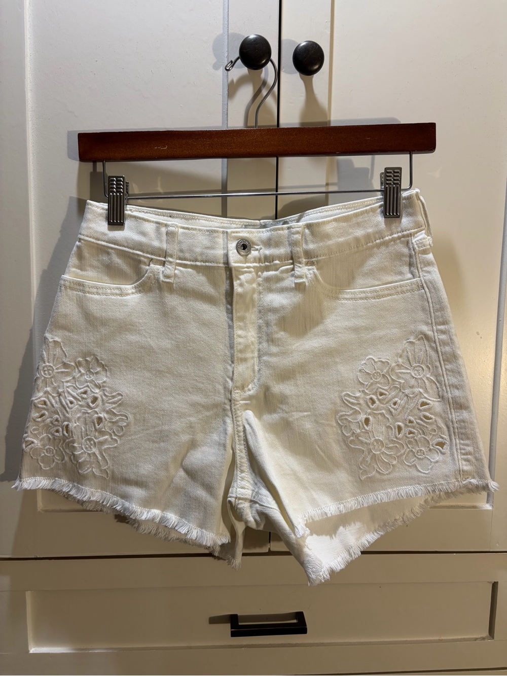Abercrombie Kids High Rise Relaxed Embroidered White Denim Shorts Size 15/16 Reg